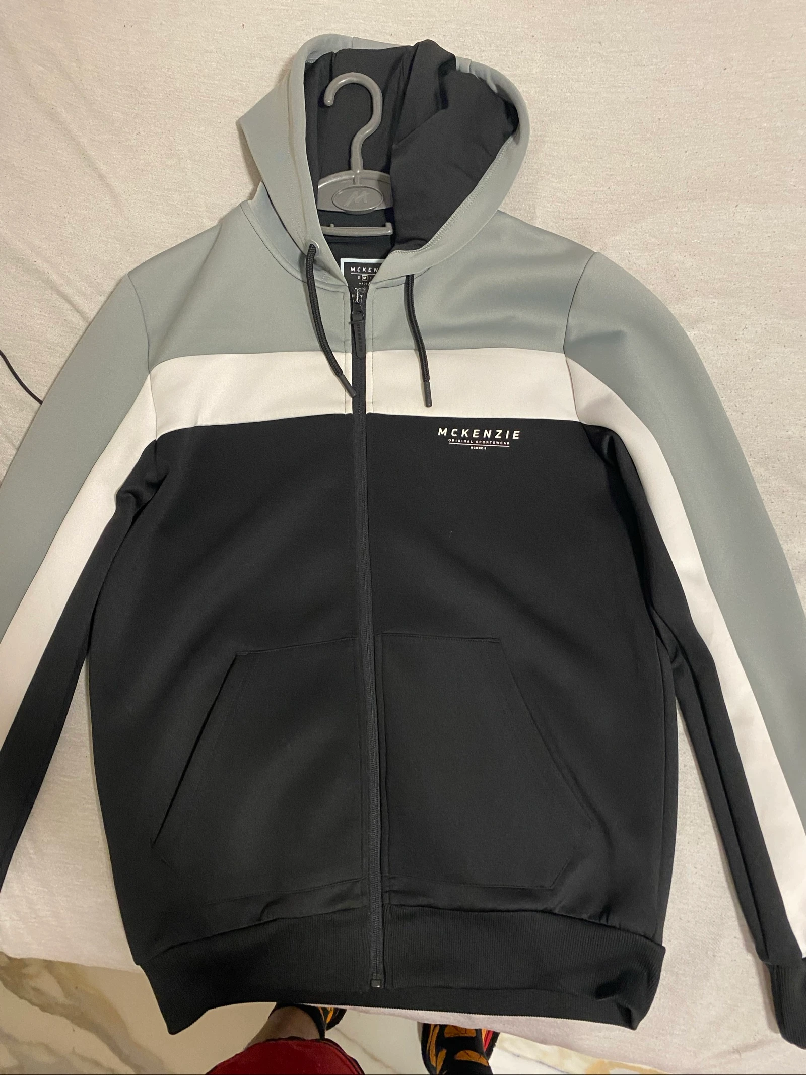 a con capucha Mckienzie - Estilo Color Block (Gris/Negro/Blanco)